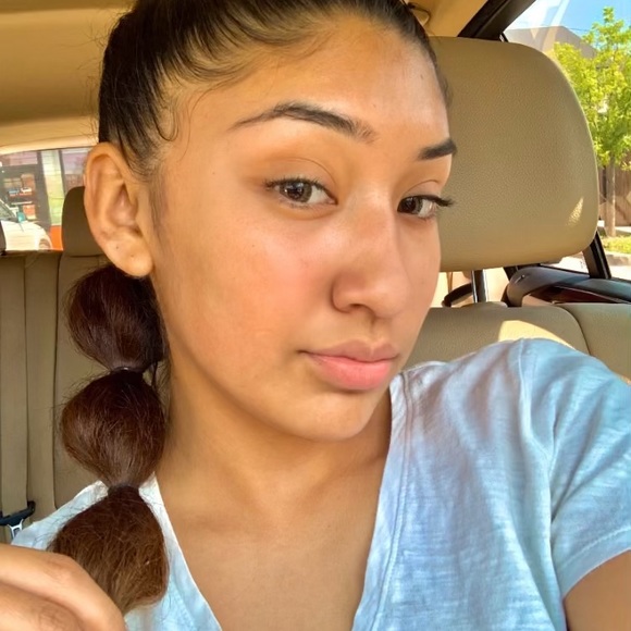 Meet your Posher, Edith - Picture 2 of 2